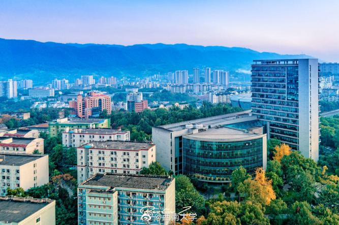 百年学府、袁隆平母校、中国最美高校、培养33位中国市长，这所大学在重庆！