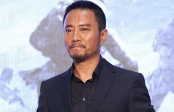 胡子一刮,人设崩塌的男星,张涵予都不算啥,你先看看千玺