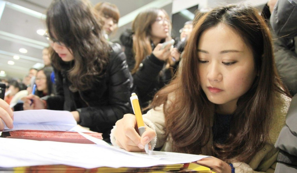 大学期间竞选班干部，不要错过这三个“职位”，选上有趣又有用