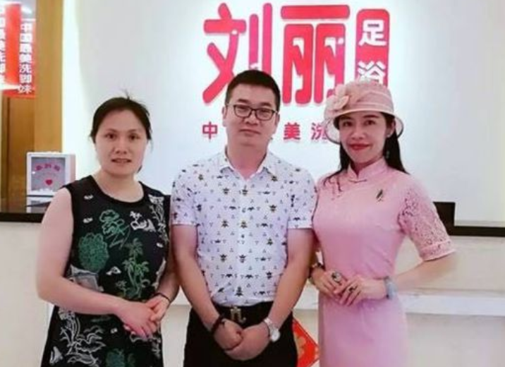 14岁辍学打工，刘丽靠洗脚供百位贫困生，2010年感动中国后如何了