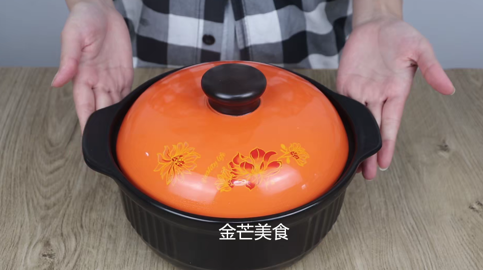 新砂锅不养护，再好质量也容易开裂，教你一个妙招，开锅后不开裂