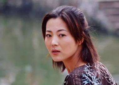 他和呼小静也是多年后上综艺节目才握手言和,这些年都已经过去了,两个