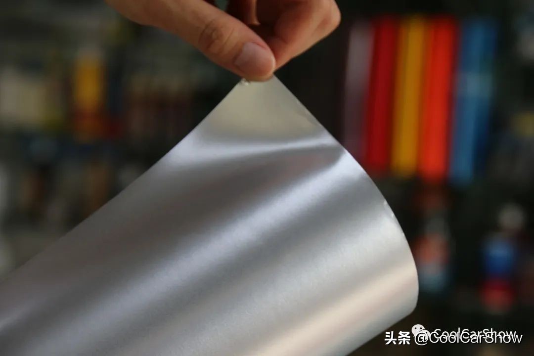 汽车改色膜与喷漆相比，谁更占上风？老师傅：这还不简单吗？