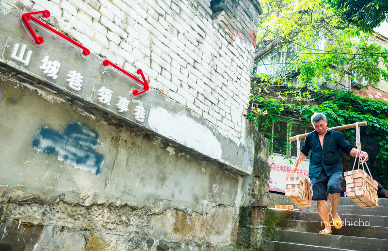 山城重庆，轻轨出行，玩转8D网红城市