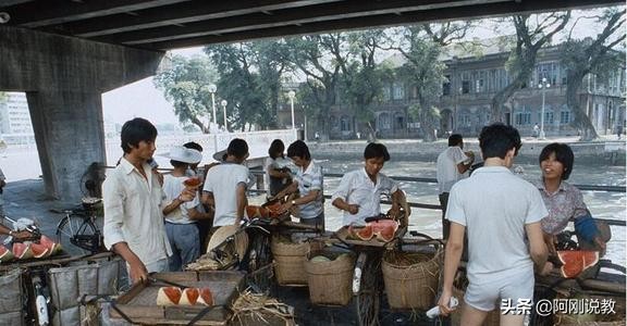 老夫子江城奇遇记：皮鞋、西瓜、绿茶和算命先生