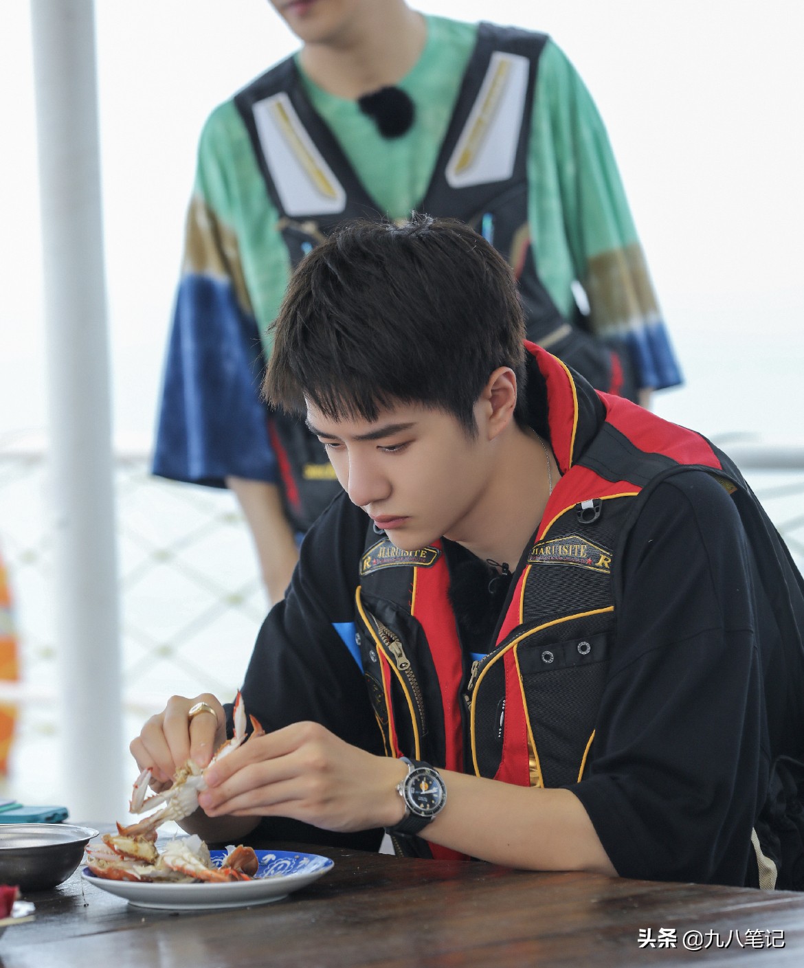 王一博憋笑失败！低笑点“酷盖”正式上线，粉丝：枫哥太会了