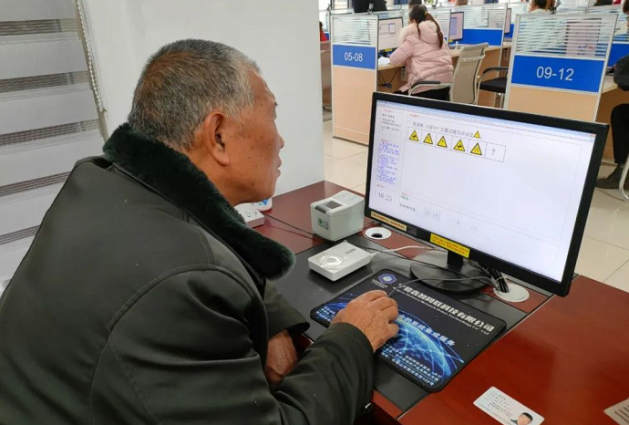 低速电动车标准将实施，网友建议：“老年代步车”不能全面汽车化