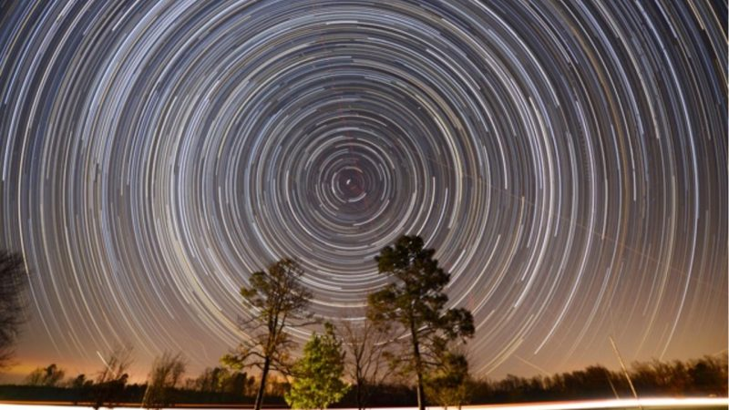 众里寻北极星千百度，抬首望北斗七星，它在默默指路
