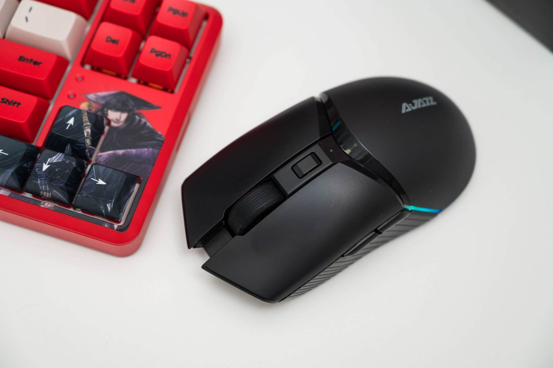 客制化68键配列的颜值巅峰，黑爵镖人机械键盘上手体验