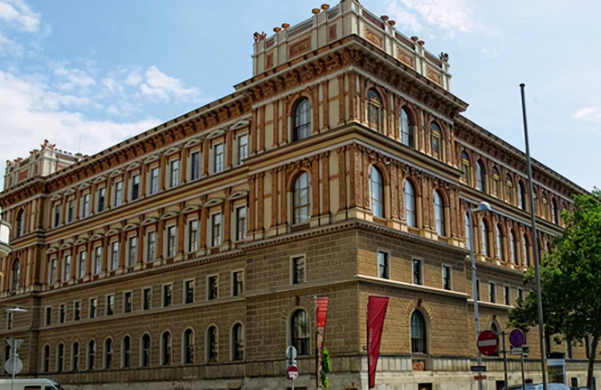 《战争中的希特勒》：早年希特勒：落榜画家，战败老兵，金牌卧底