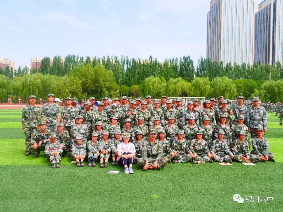银川六中举行2019级高一新生军训汇报表演暨总结表彰大会