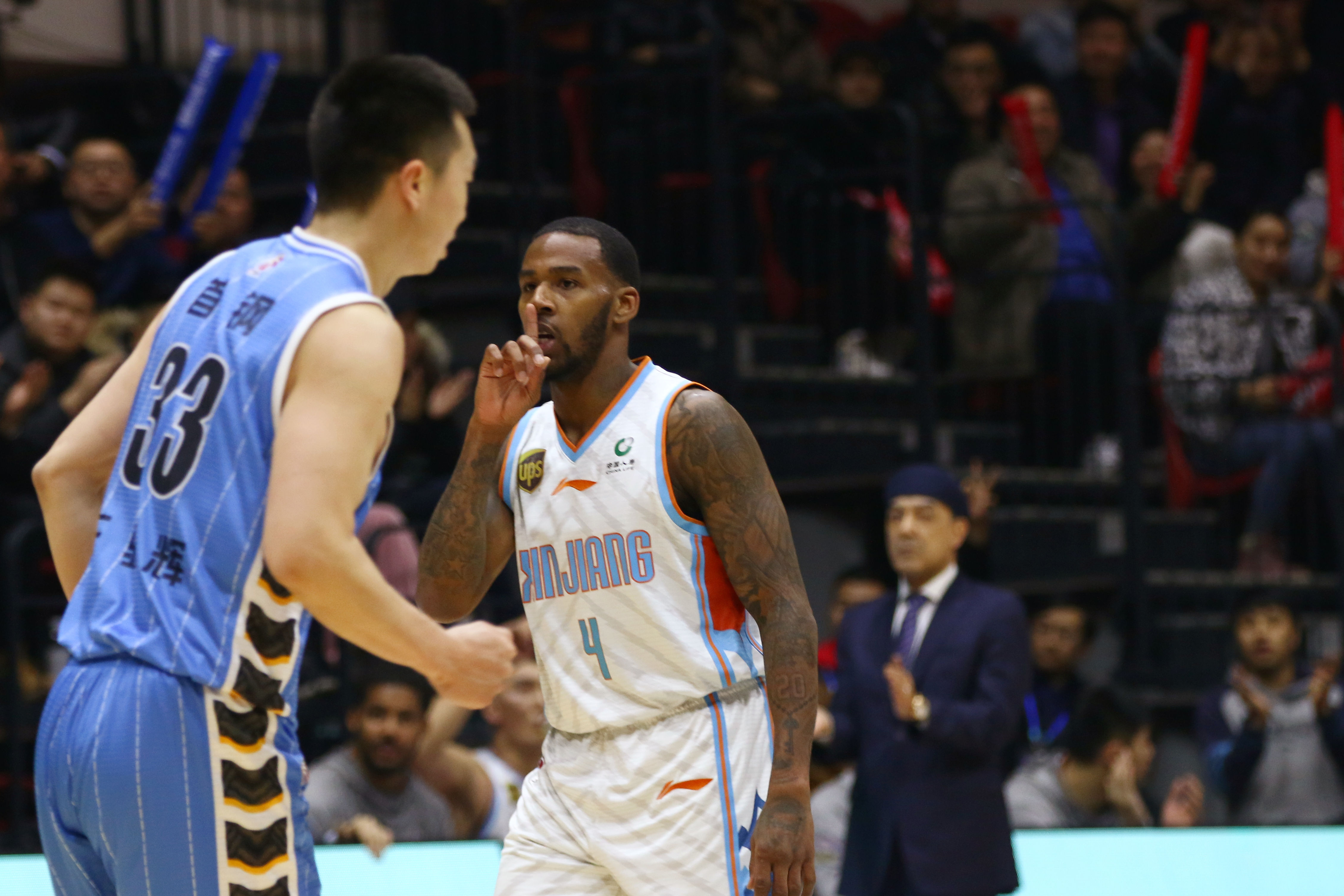 亚当斯为什么不去nba(亚当斯被换始末 “涨薪”和“回家”要求太过分 被俱乐部拒绝)