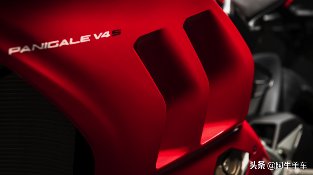 终极超跑——杜卡迪向国内发布新款V4/V4S，23.8万起