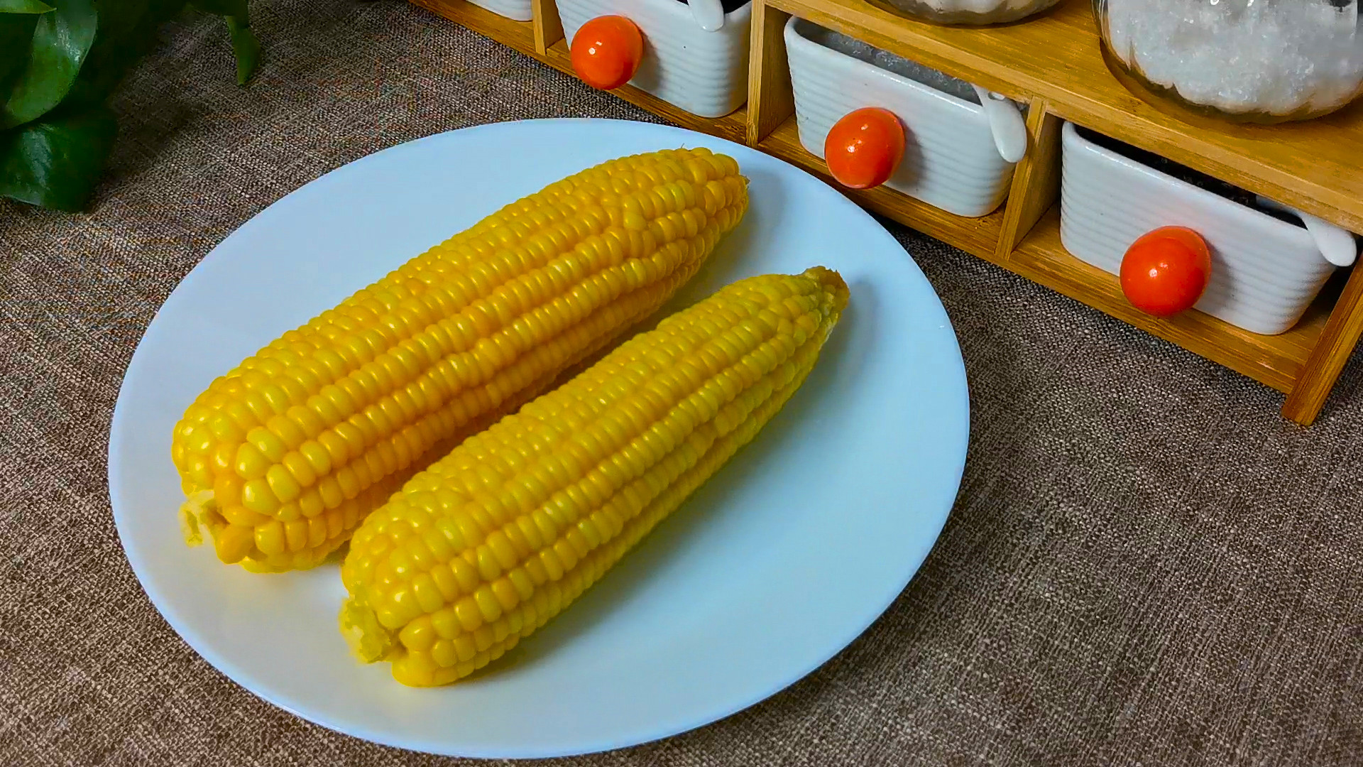 【美食分享---水煮玉米的制作方法】