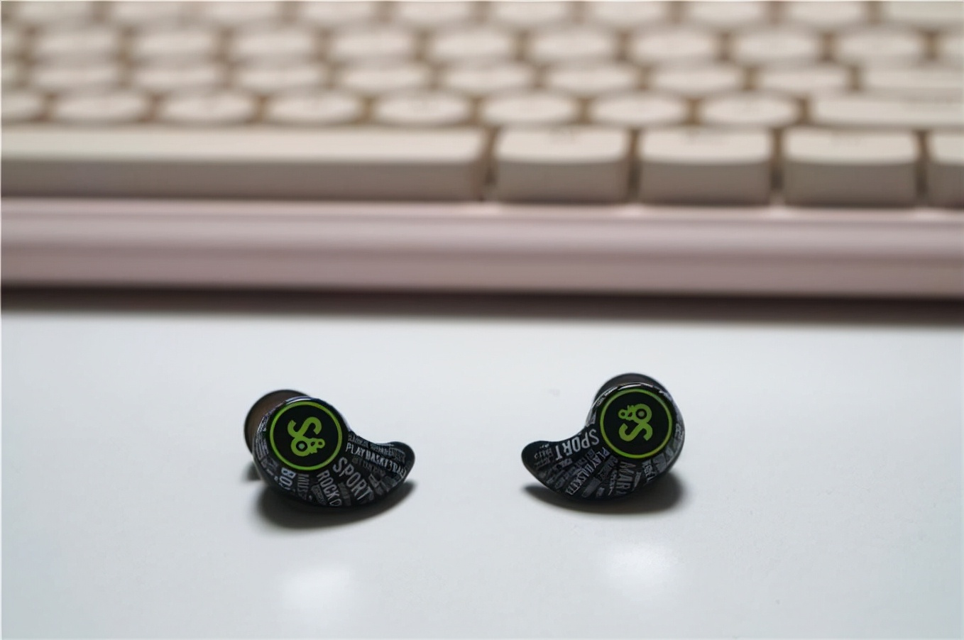 可以戴着睡觉的蓝牙耳机！魔浪mifo S评测：更小、更轻、更安全