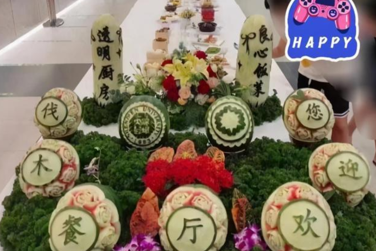 大学里的“阴间食堂”，布局阴森像“地府”，学生吃个饭毛骨悚然