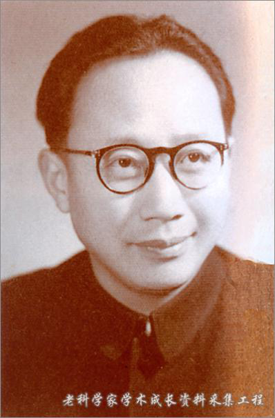 他当了近30年校长，为中国教育“搭梯铺路”，学生不少成了院士