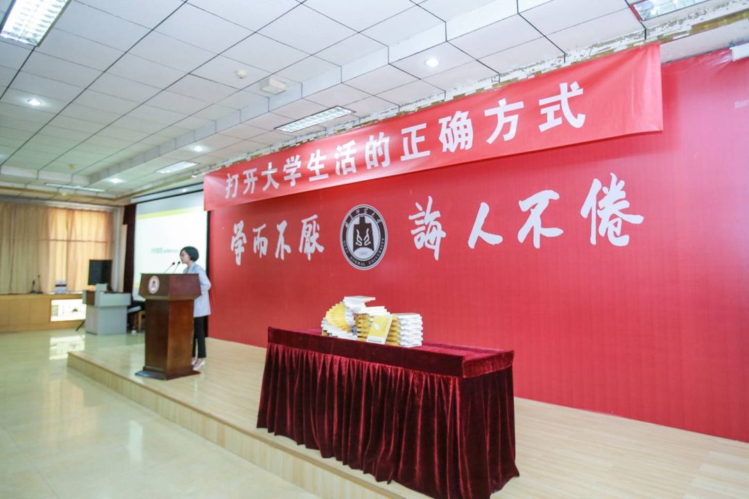 我的母校曲阜师范大学：有光的地方，就有人在学习。