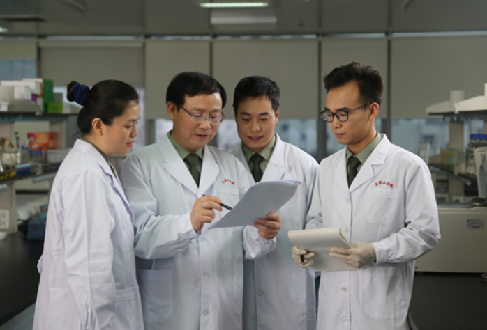 2021年“医学实力”高校排名，上交大挤走北大，占据榜首称王