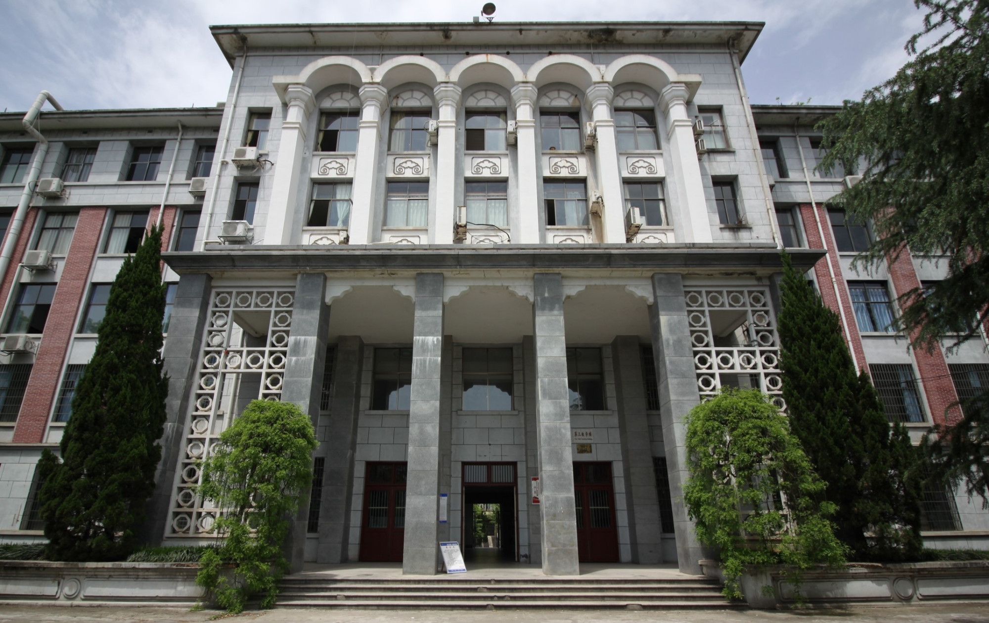 湖南实力最强的3所医学高校，其中一所与协和、华西齐名！