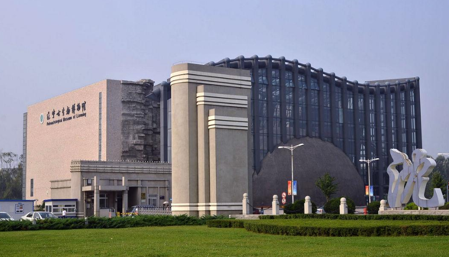 录取分数不高的师范学院，中等生可以捡漏，毕业就有好出路