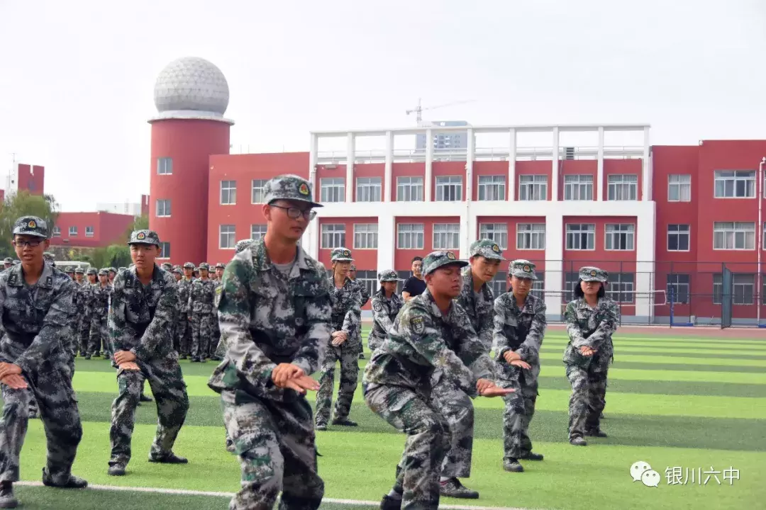 银川六中举行2019级高一新生军训汇报表演暨总结表彰大会
