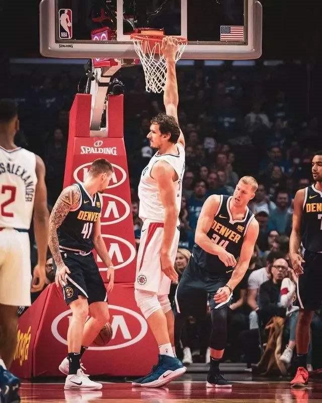 nba球员为什么不认为博班(NBA球员遇到博班什么反应？没人关心球进不进，只关心他跳没跳)