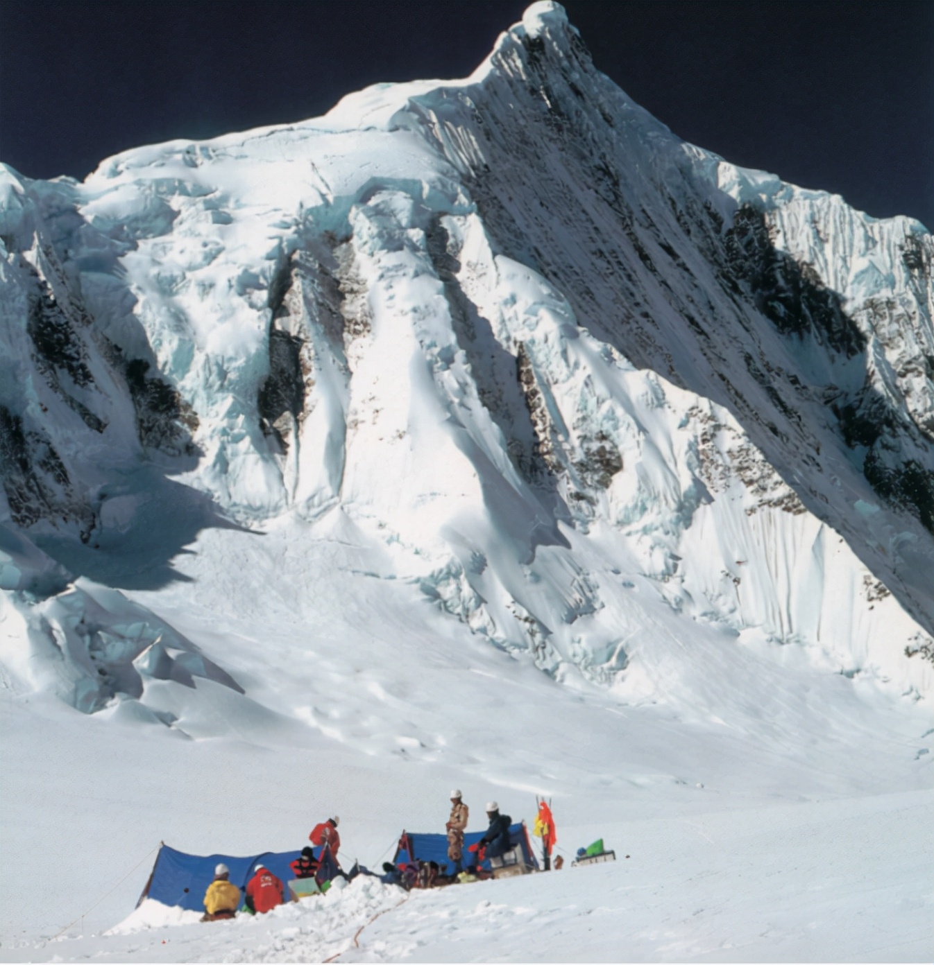 1991年，17人挑战梅里雪山，一夜之间全部遇难，日记内容充满诡异