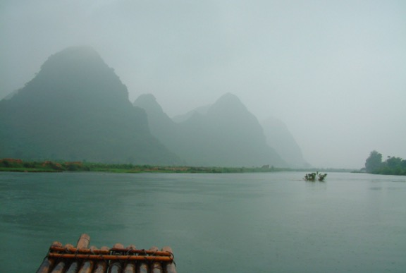 洛阳亲友如相问,一片冰心在玉壶.寒雨连江夜入吴,平明送客楚山孤.