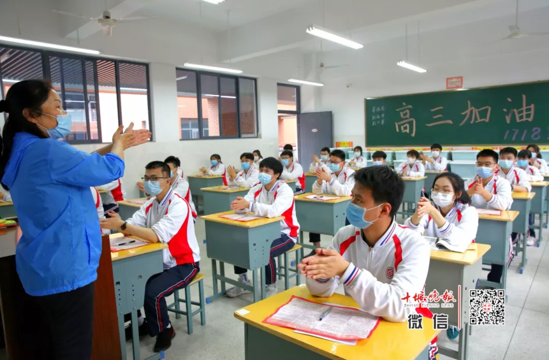 今天开学！刚刚在十堰这些学校拍下，这一幕等了太久