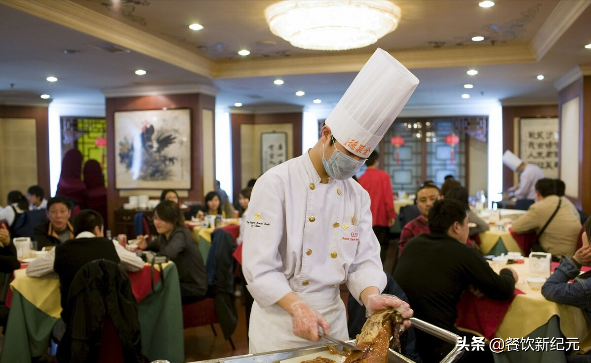 因为一包纸巾,投资百万的餐厅倒闭了刘建明是一家餐饮店的老板,在老家