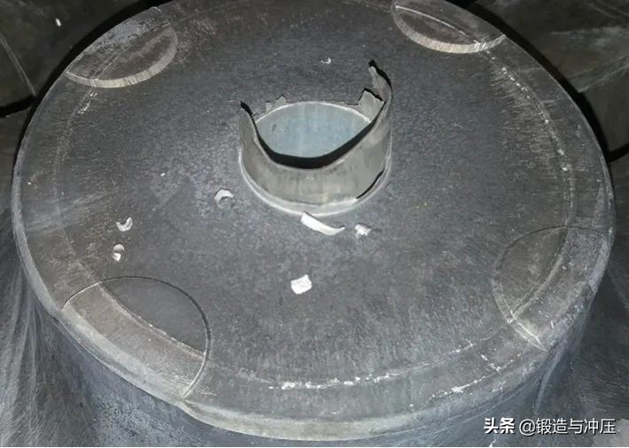 铝合金车轮锻件缺陷分析与控制