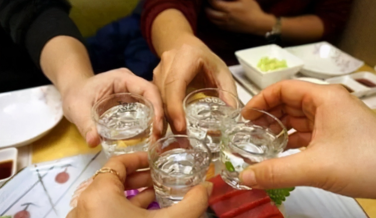 原创散文： 整点小酒，最好把持在激情与理性之间