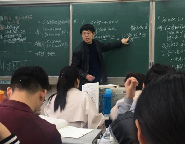 2021年教师节迎来新变化，老师有些排斥，担心变成“教育老师节”