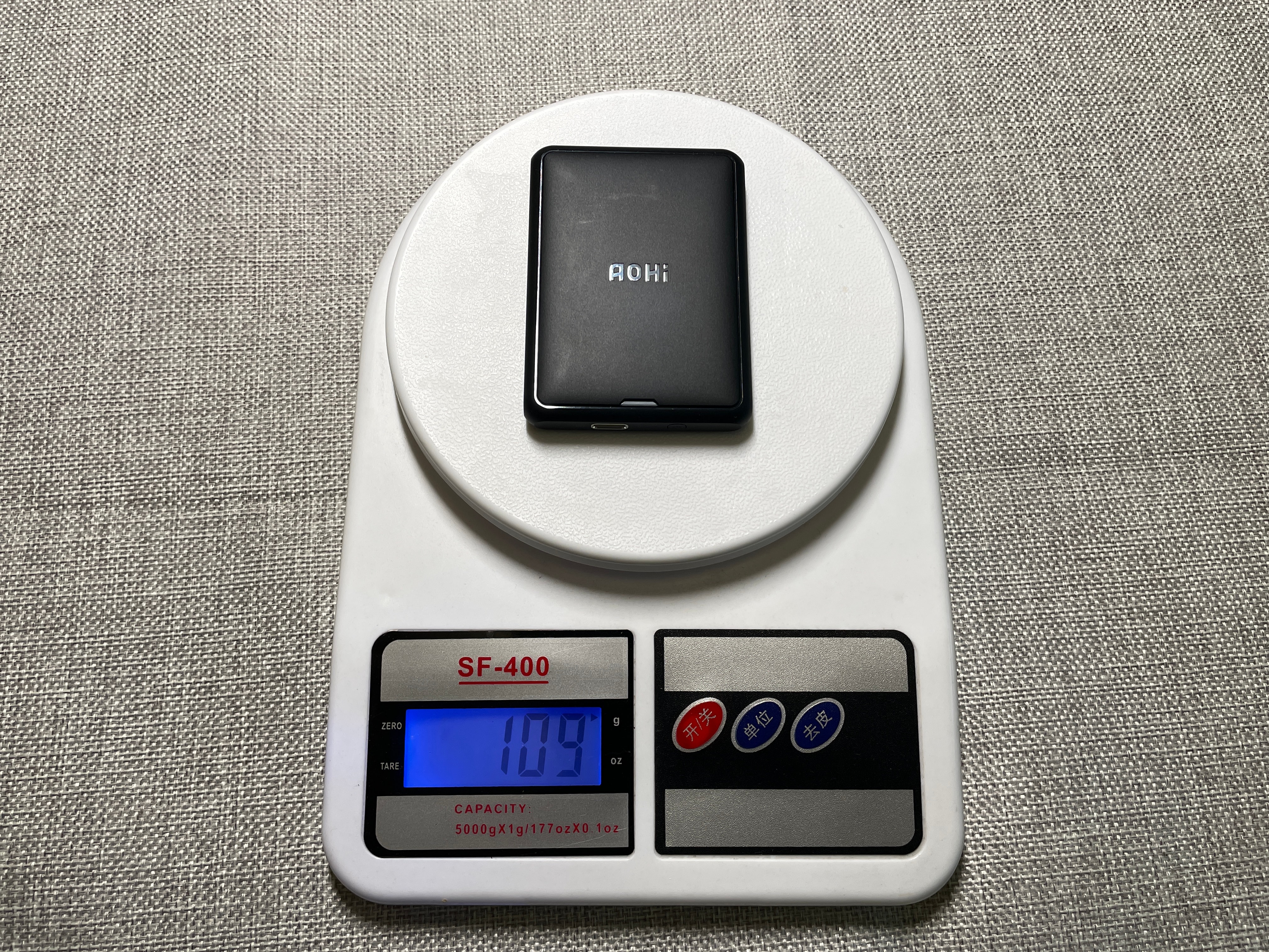 充电宝也能如此轻薄，Aohi磁吸充电宝上手体验，轻薄如名片一样