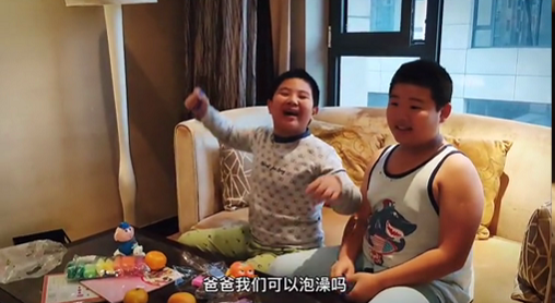 男子带俩孩子游泳，忽然被隔离！那画面简直不忍看…满屏生无可恋！网友：妈妈的痛苦体会到了吗