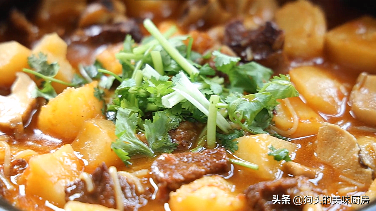 长假在家不想做饭，教你一个做法，土豆牛肉一锅炖，能吃两碗饭