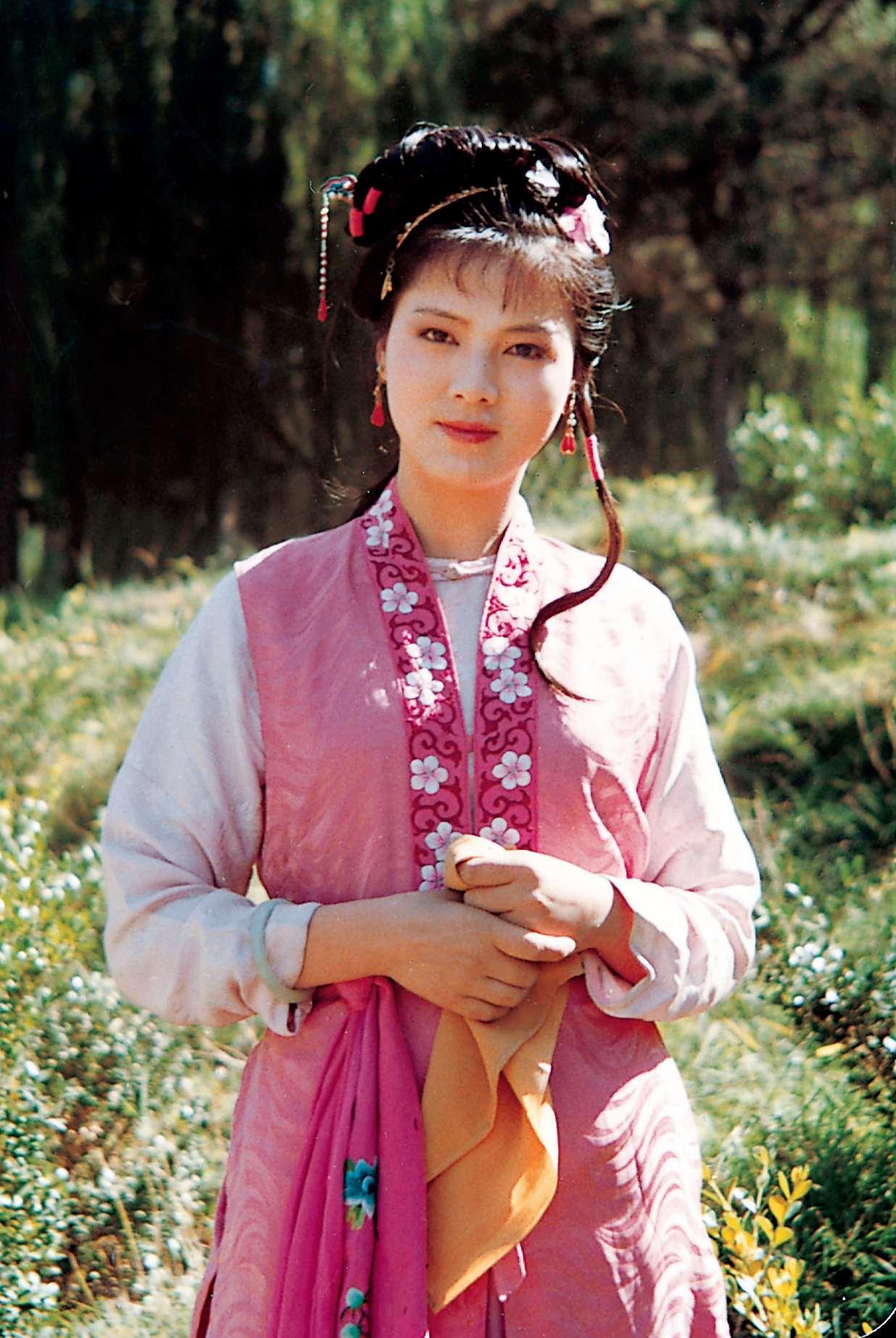 1983年,老版《红楼梦》在全国海选演员,袁玫前去应聘,被剧组留了下来.