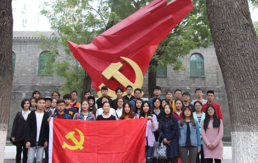 大学生入党好处多，决定权并不在辅导员手中，大一新生需提前了解