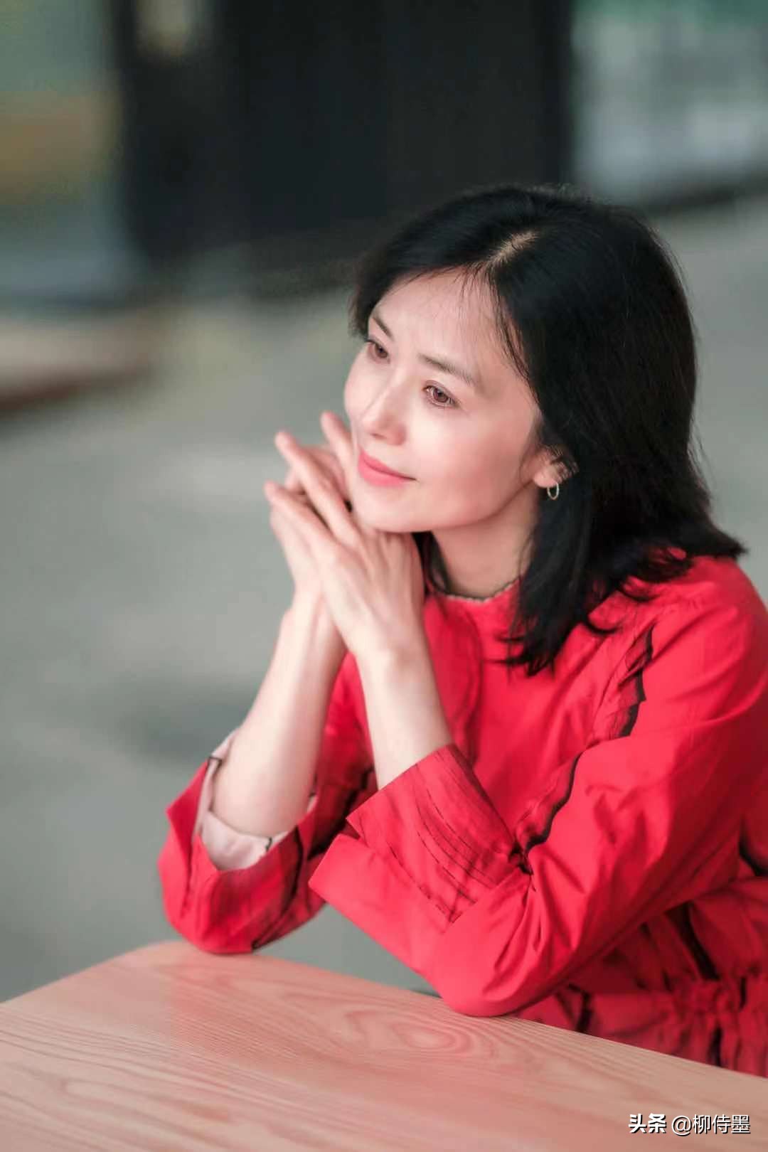 优雅风情阿姨照，如何拍摄才好？中老年女性参考5个摄影技巧