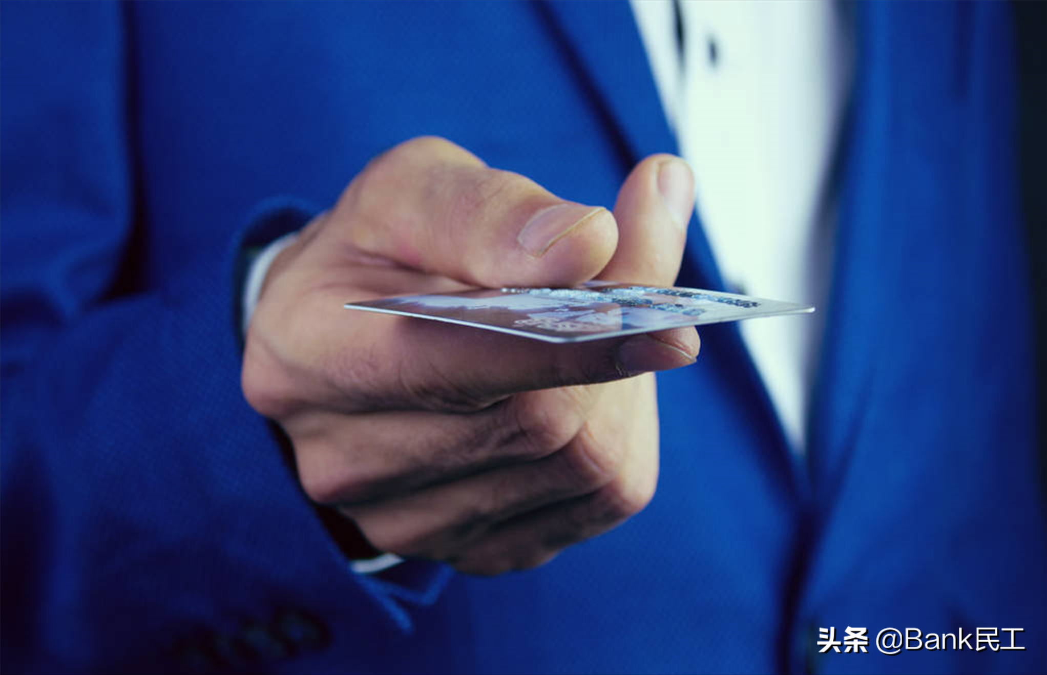信用卡用得好好的，怎么突然就被银行降额了？
