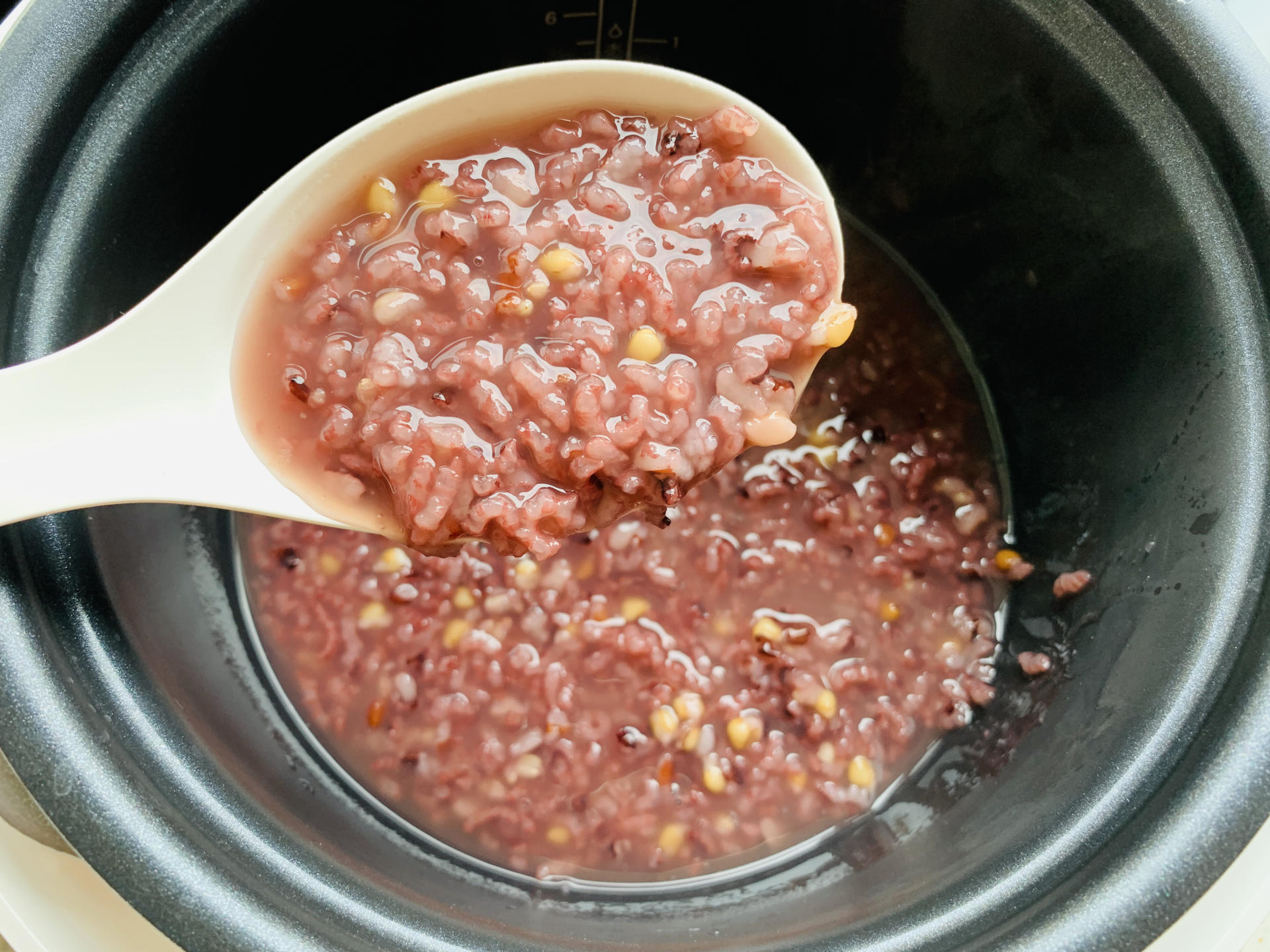 一锅两用，蒸煮炖焗全都行，试试这款电压力锅吧