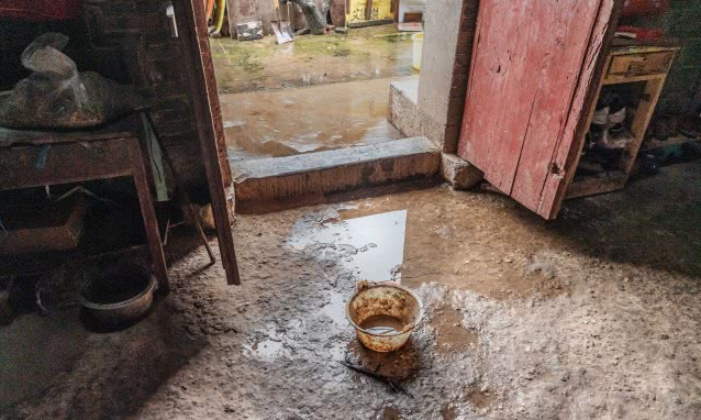 散文:童年苦恼——破屋漏雨