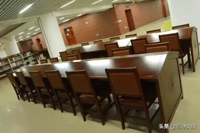 泡一整天都不够！国内那些美炸天的大学图书馆，你去过几个？