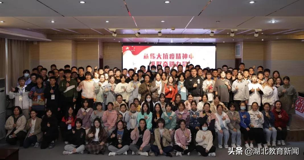 “生命摆渡人”汪勇竟向学生们展示自己的“朋友圈”？这堂大思政课太活了