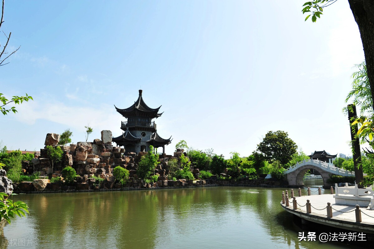 江苏一开发商购房合同少打两个字，法院判决赔偿购房者6万块