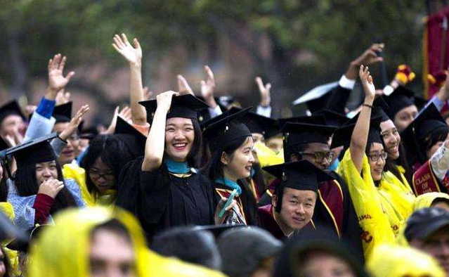 清华大学自降门槛招揽外籍学生，国人表示不满，教育部发声回应