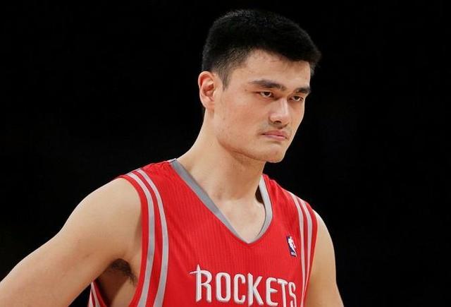 姚明为什么没上nba视频(排面！美媒TNT直播热议姚明落选75大超巨，坐稳中国篮坛历史第一)