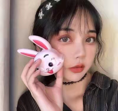 自己戴美瞳的方法对吗？这样超简单，快来学习吧