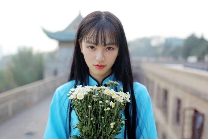 武大女神黄灿灿颜值又滑坡？被质疑脸部填充，与之前“胖”若两人